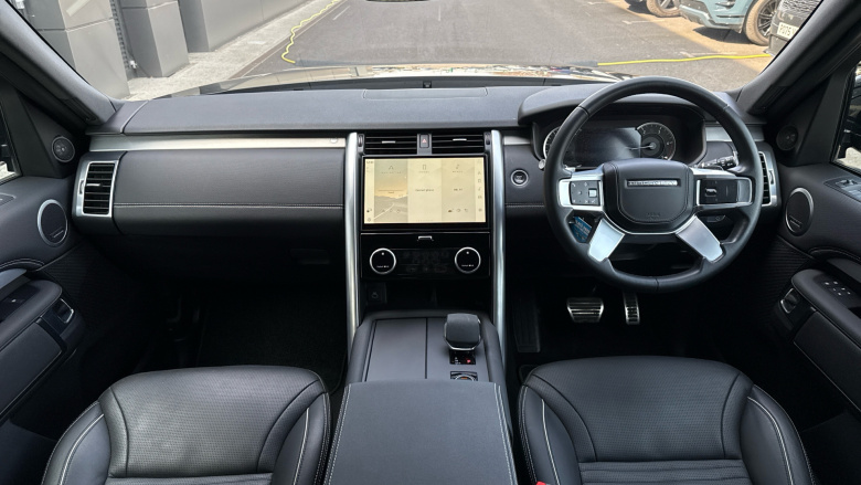 Land Rover Discovery 3.0 D300 Dynamic SE 5dr Auto Diesel Station Wagon